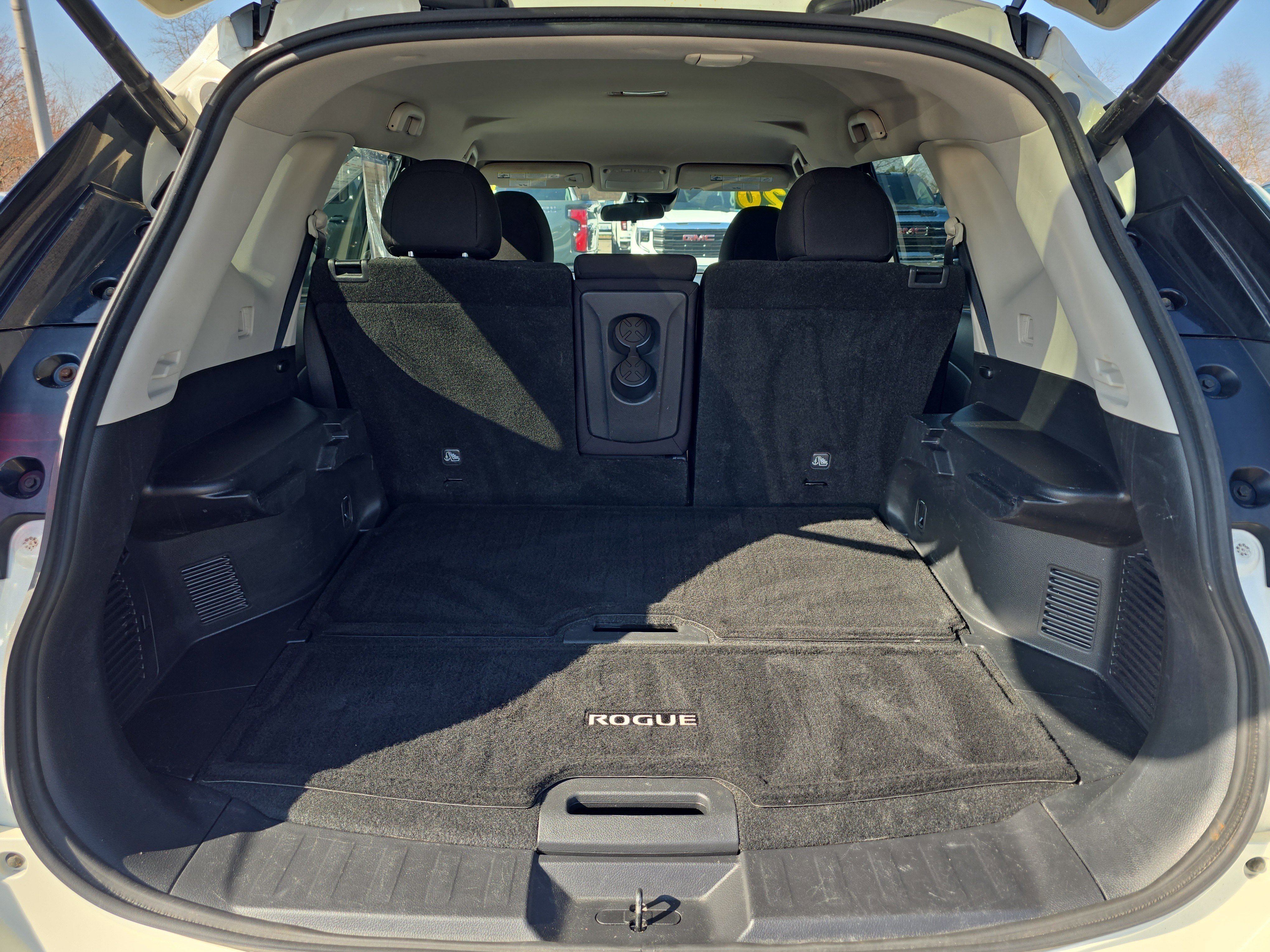 Used 2020 Nissan Rogue SV image 5