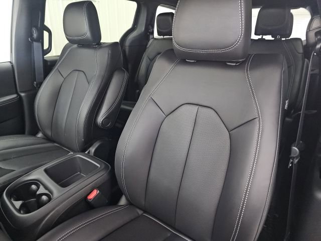 New 2026 Chrysler Pacifica Select AWD/4WD image 25