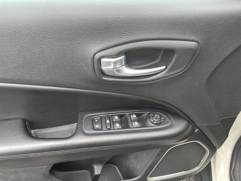 Used 2018 Jeep Compass Altitude w/ Popular Equipment Group image 15