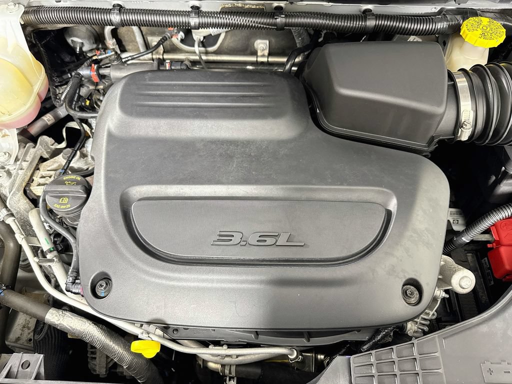 Used 2024 Chrysler Pacifica Touring-L FWD image 30