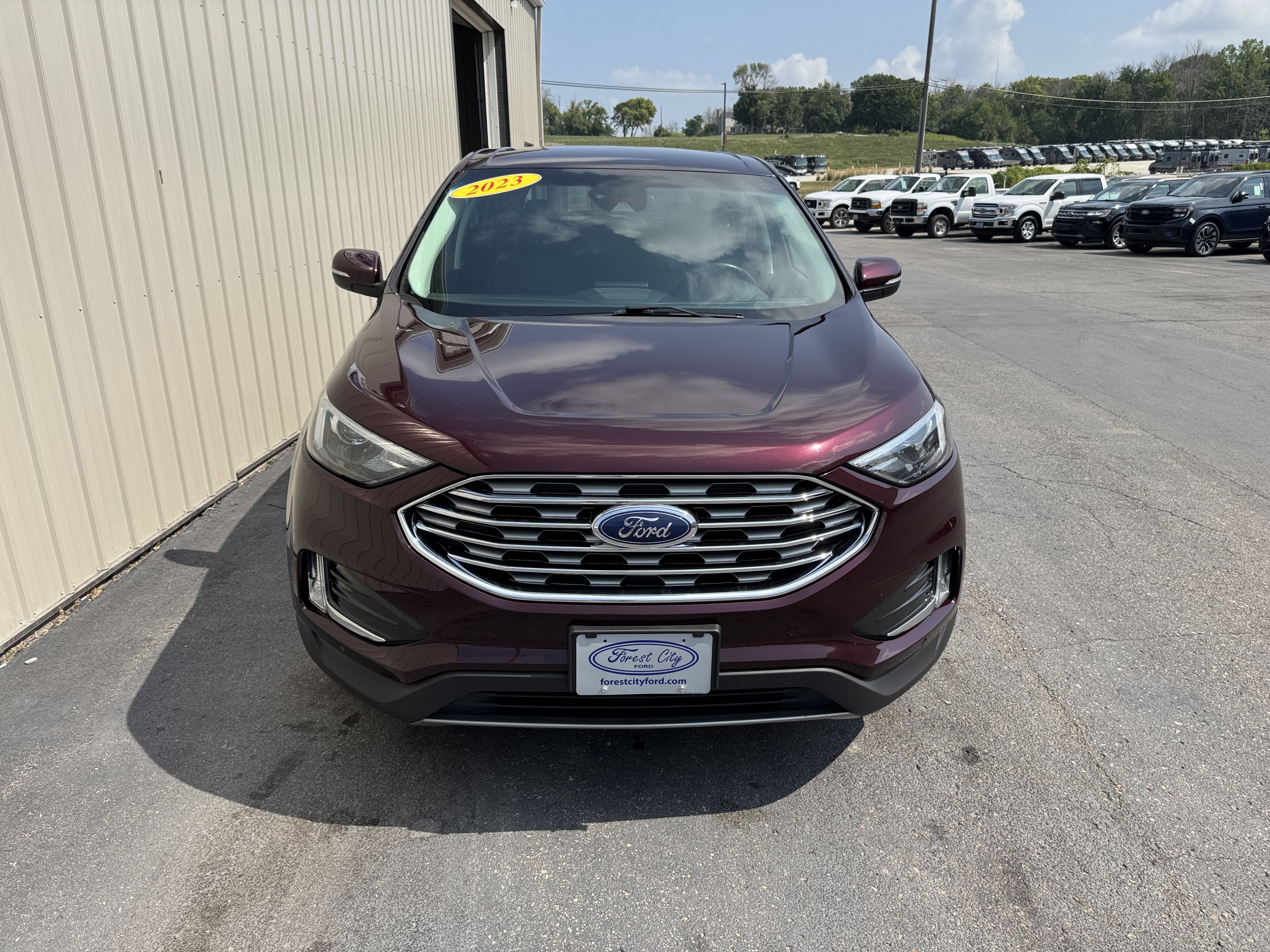 Used 2023 Ford Edge Titanium AWD/4WD image 3