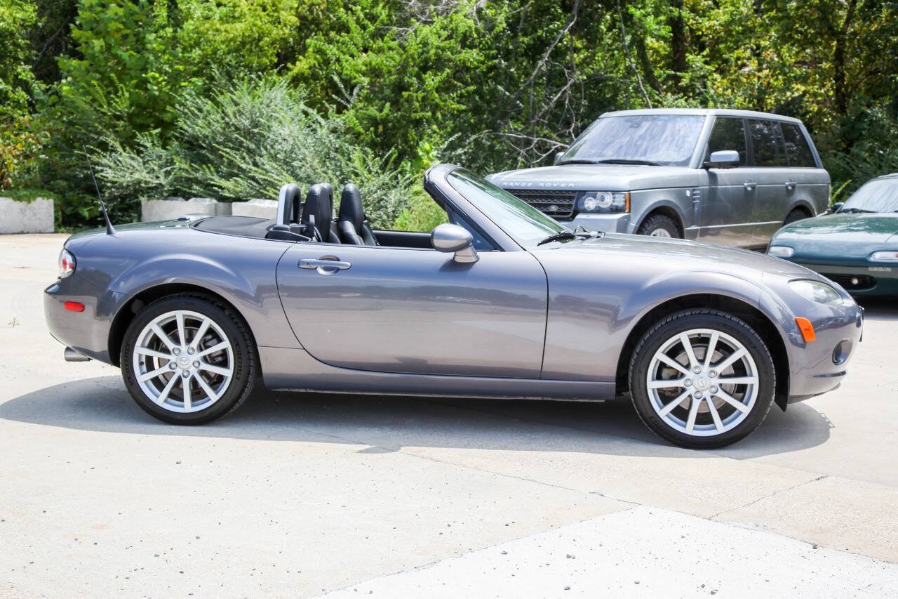Used 2006 MAZDA MX-5 Miata Grand Touring w/ Premium Pkg RWD image 21