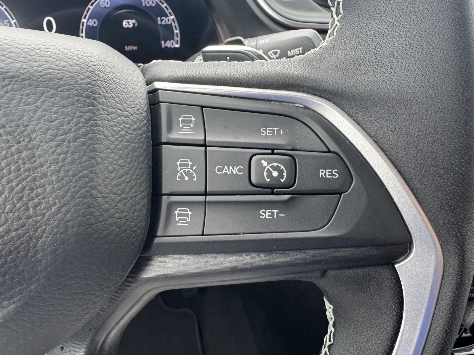 Used 2025 Jeep Grand Cherokee Laredo X w/ Luxury Tech Group I image 18