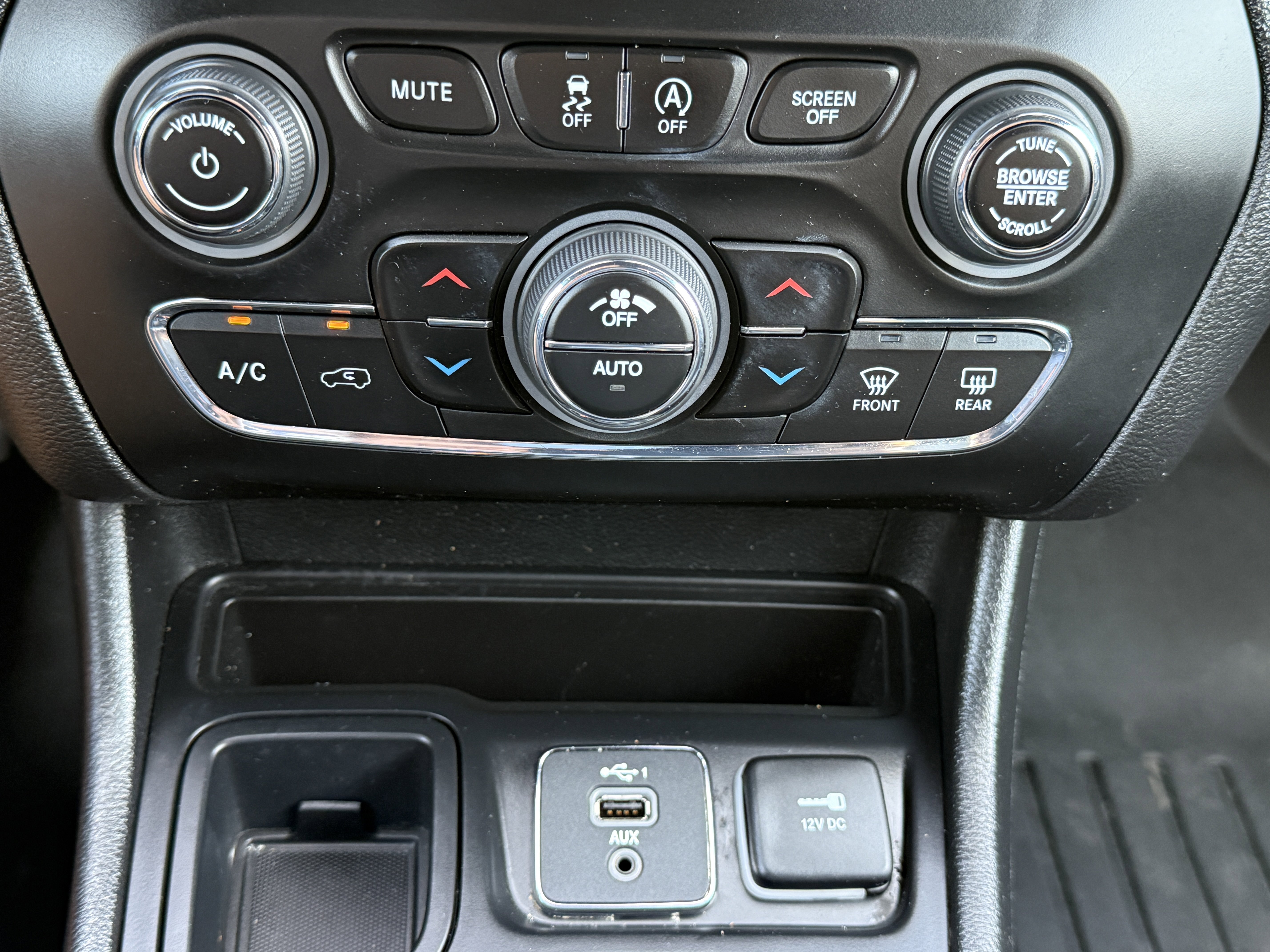 Used 2021 Jeep Cherokee Latitude Lux 80th Anniv w/ Quick Order Package 26U 80TH FWD image 28