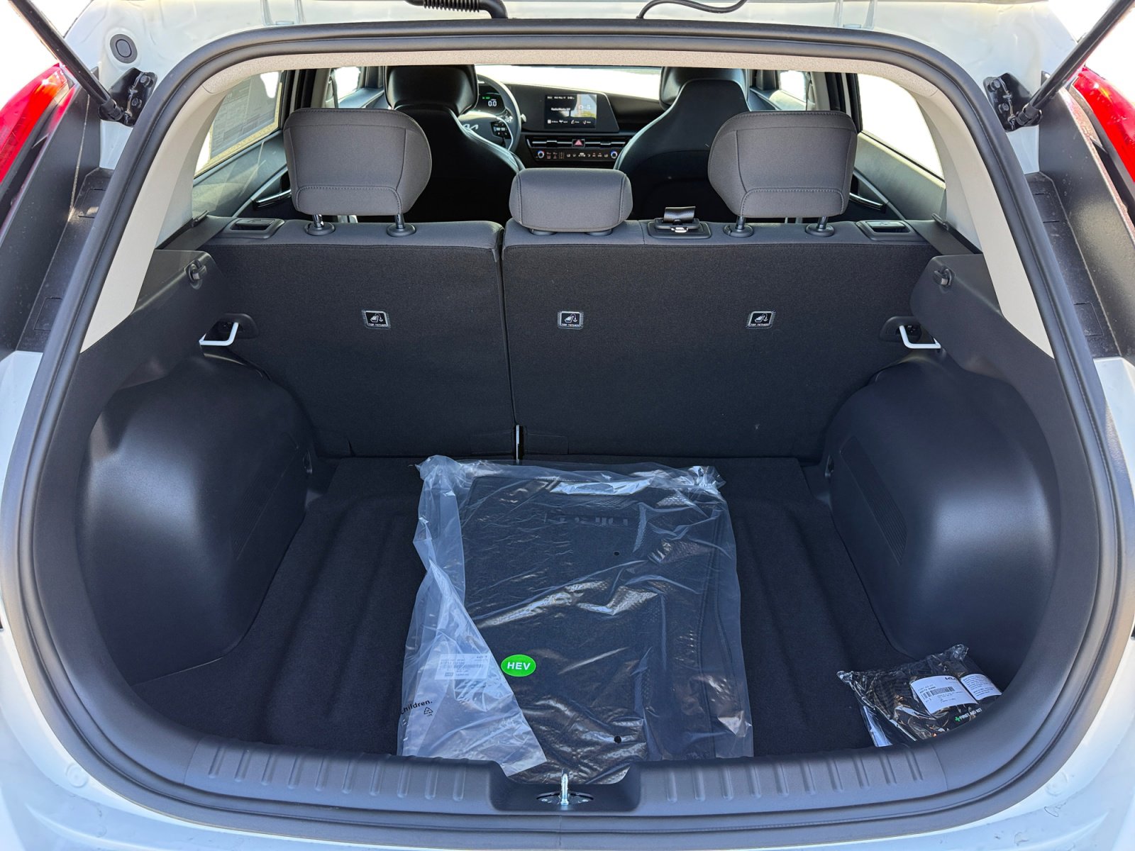 New 2026 Kia Niro LX FWD image 17