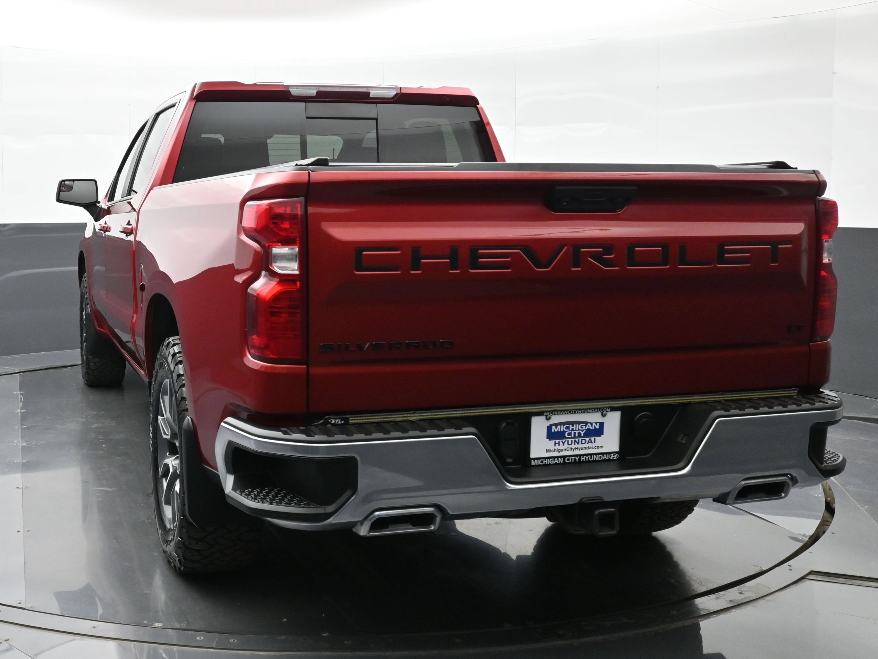 Used 2023 Chevrolet Silverado 1500 LT AWD/4WD image 3