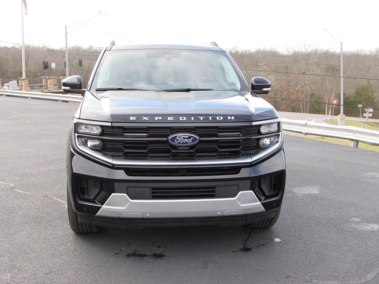 New 2025 Ford Expedition Platinum w/ Platinum Ultimate Package image 2