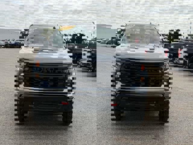 Used 2024 Chevrolet Silverado 1500 Custom Trail Boss w/ LPO, Dark Essentials Package image 3