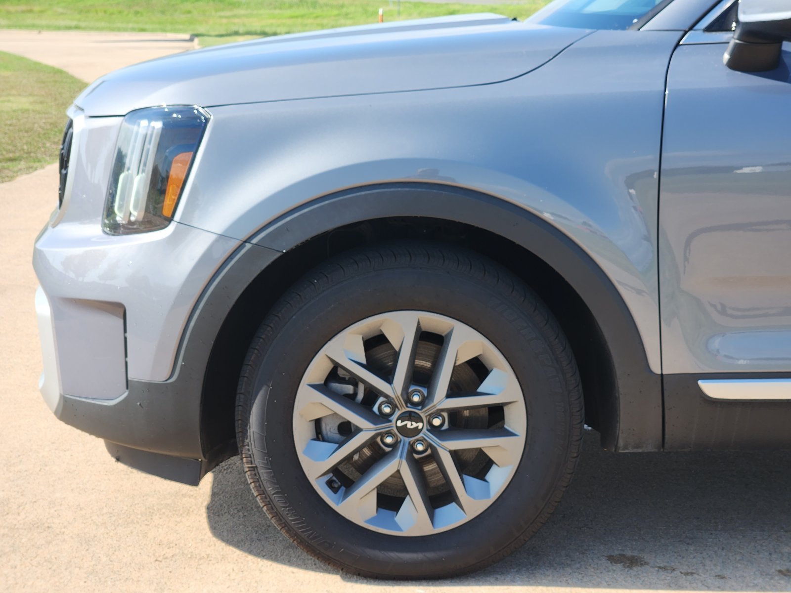 Used 2024 Kia Telluride LX FWD image 13