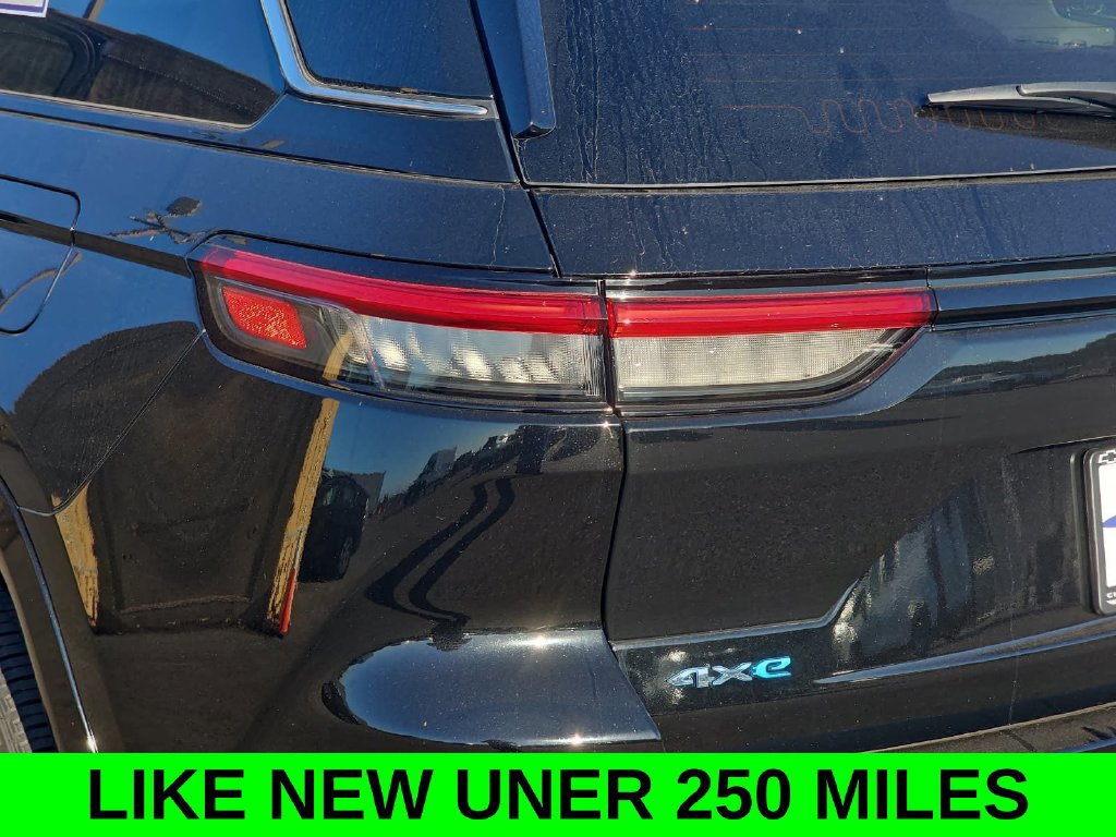 Used 2023 Jeep Grand Cherokee Overland w/ Luxury Tech Group IV AWD/4WD image 42
