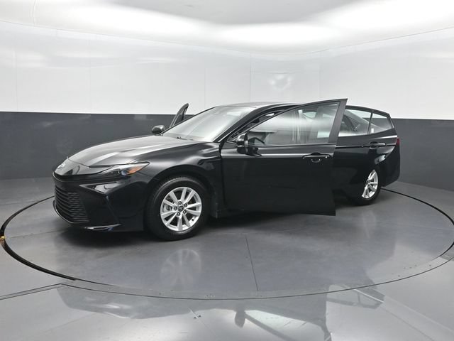 Used 2025 Toyota Camry LE FWD image 34
