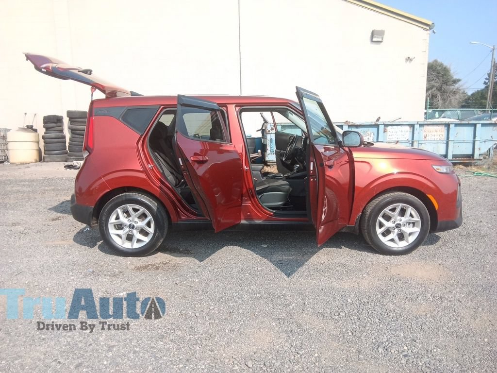Used 2020 Kia Soul S FWD image 19