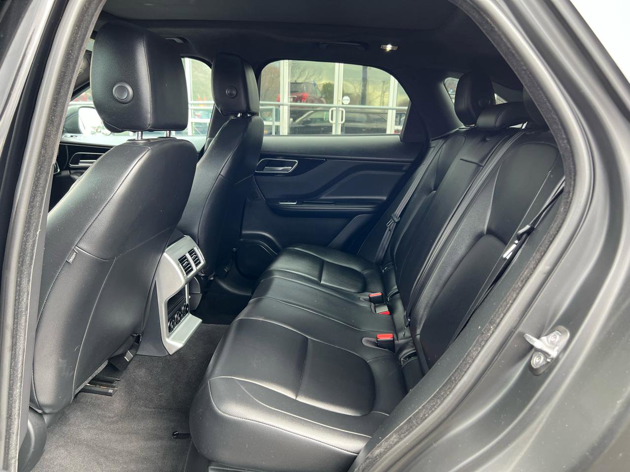 Used 2020 Jaguar F-PACE Premium image 12