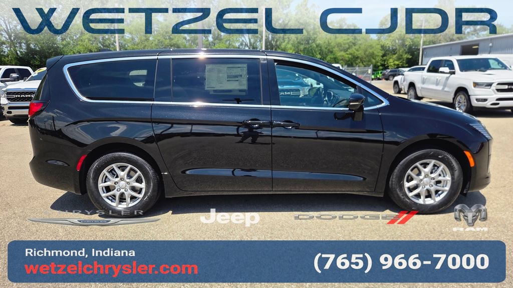 New 2027 Chrysler Pacifica Select FWD image 8