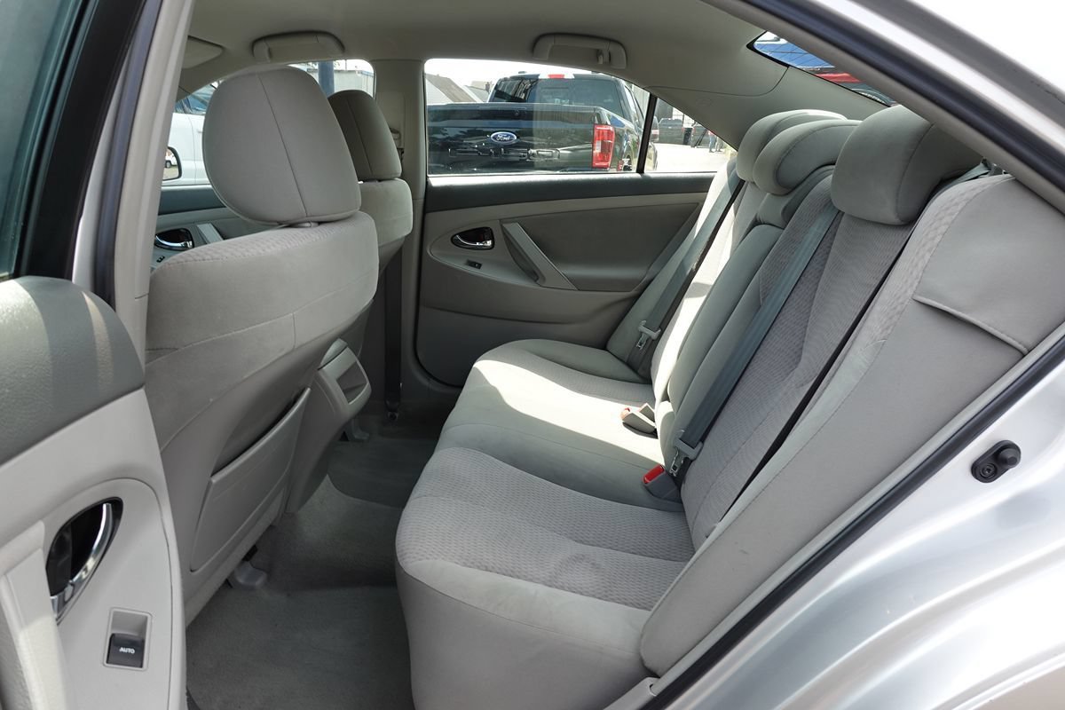 Used 2011 Toyota Camry LE FWD image 17