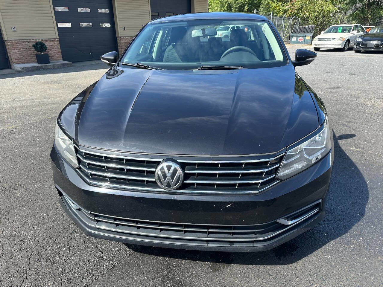 Used 2018 Volkswagen Passat 2.0T S image 2