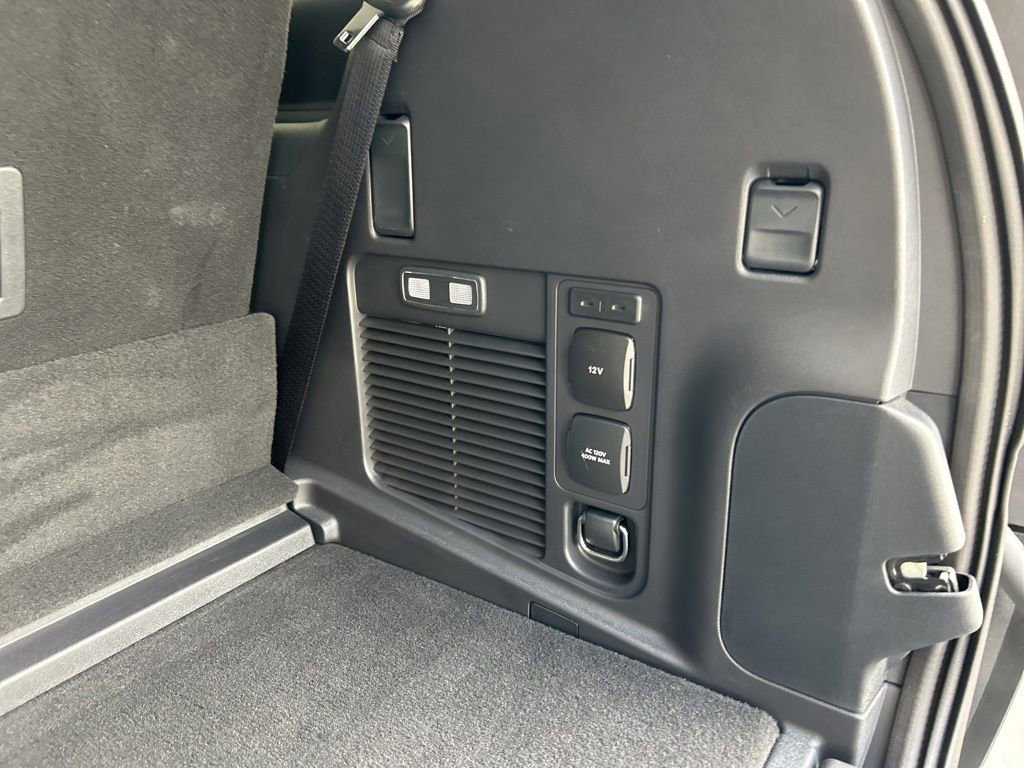 Used 2025 Ford Expedition Platinum image 49