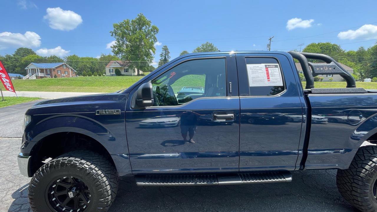 Used 2015 Ford F150 XLT w/ Equipment Group 301A Mid AWD/4WD image 3
