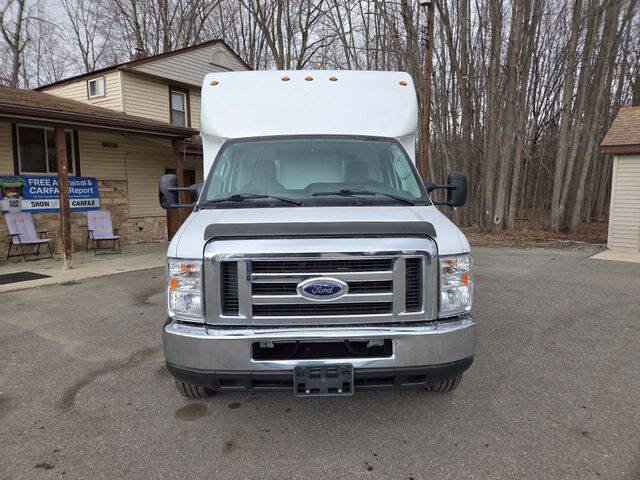 Used 2018 Ford E-350 and Econoline 350 Super Duty w/ Power Windows & Locks Group RWD image 9