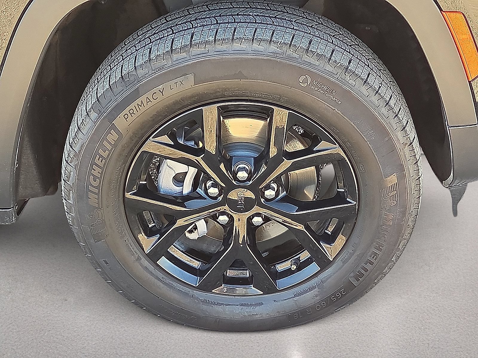 Used 2025 Jeep Grand Cherokee Altitude AWD/4WD image 10