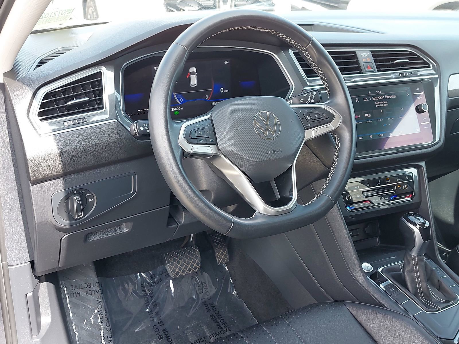 Used 2022 Volkswagen Tiguan SE image 18