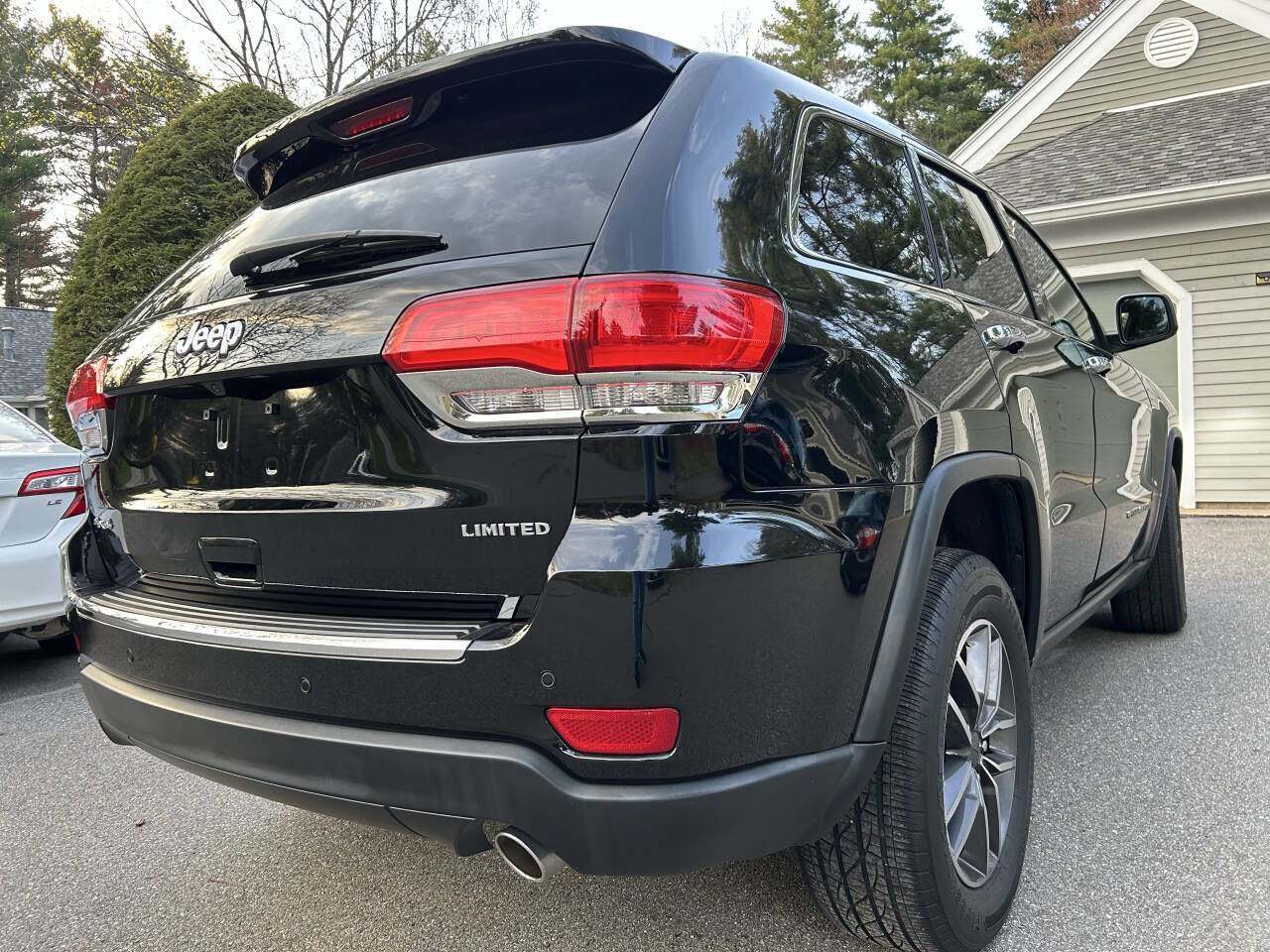 Used 2019 Jeep Grand Cherokee Limited AWD/4WD image 34