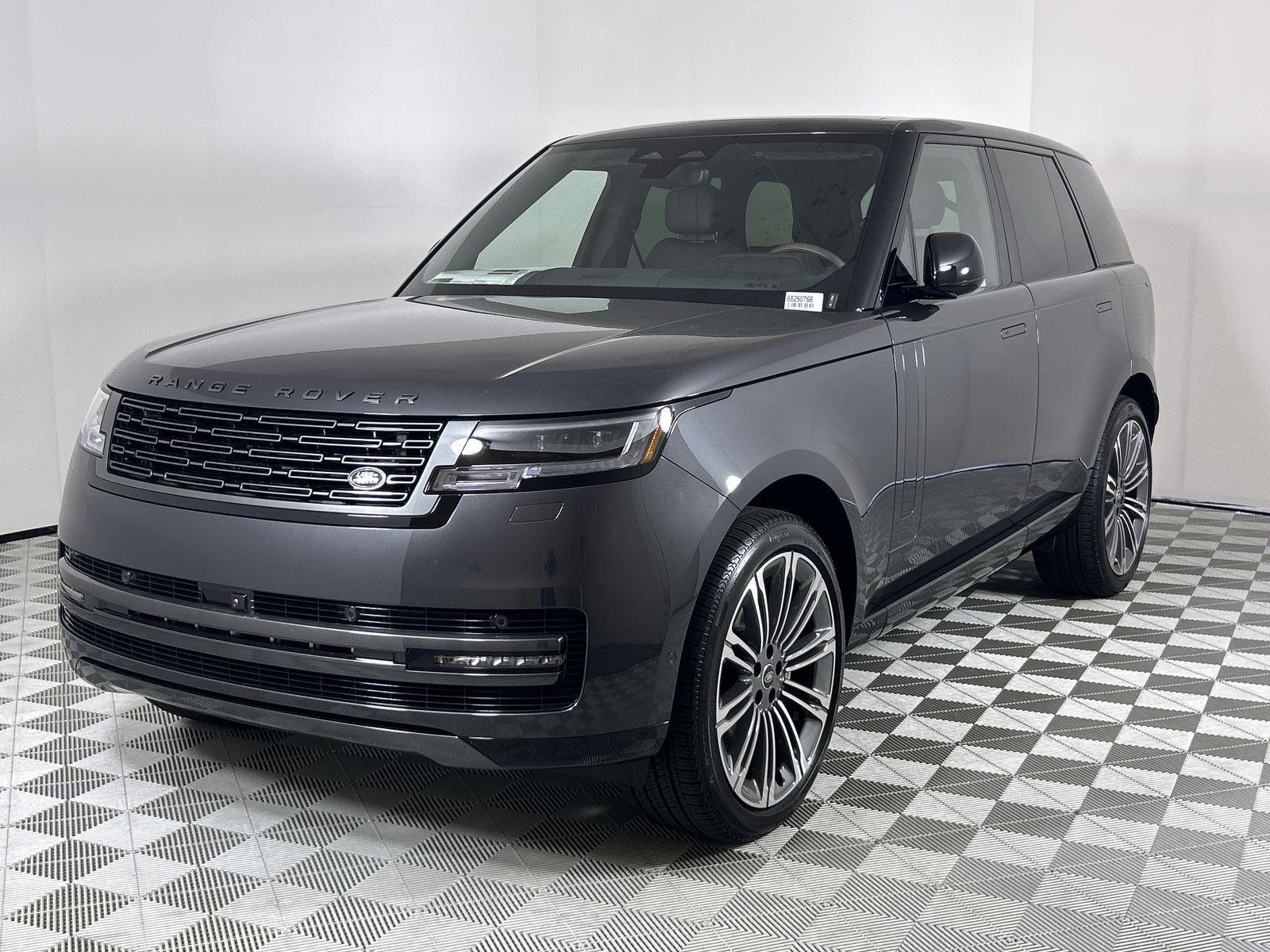 New 2025 Land Rover Range Rover SE