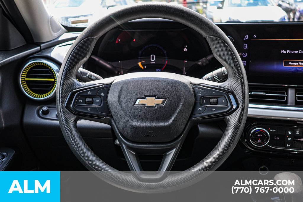 Used 2025 Chevrolet Trax LT FWD image 30