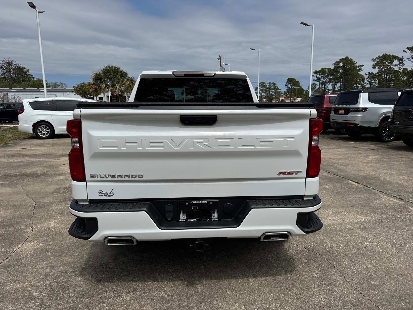 Used 2023 Chevrolet Silverado 1500 RST w/ Z71 Off-Road Package AWD/4WD image 4