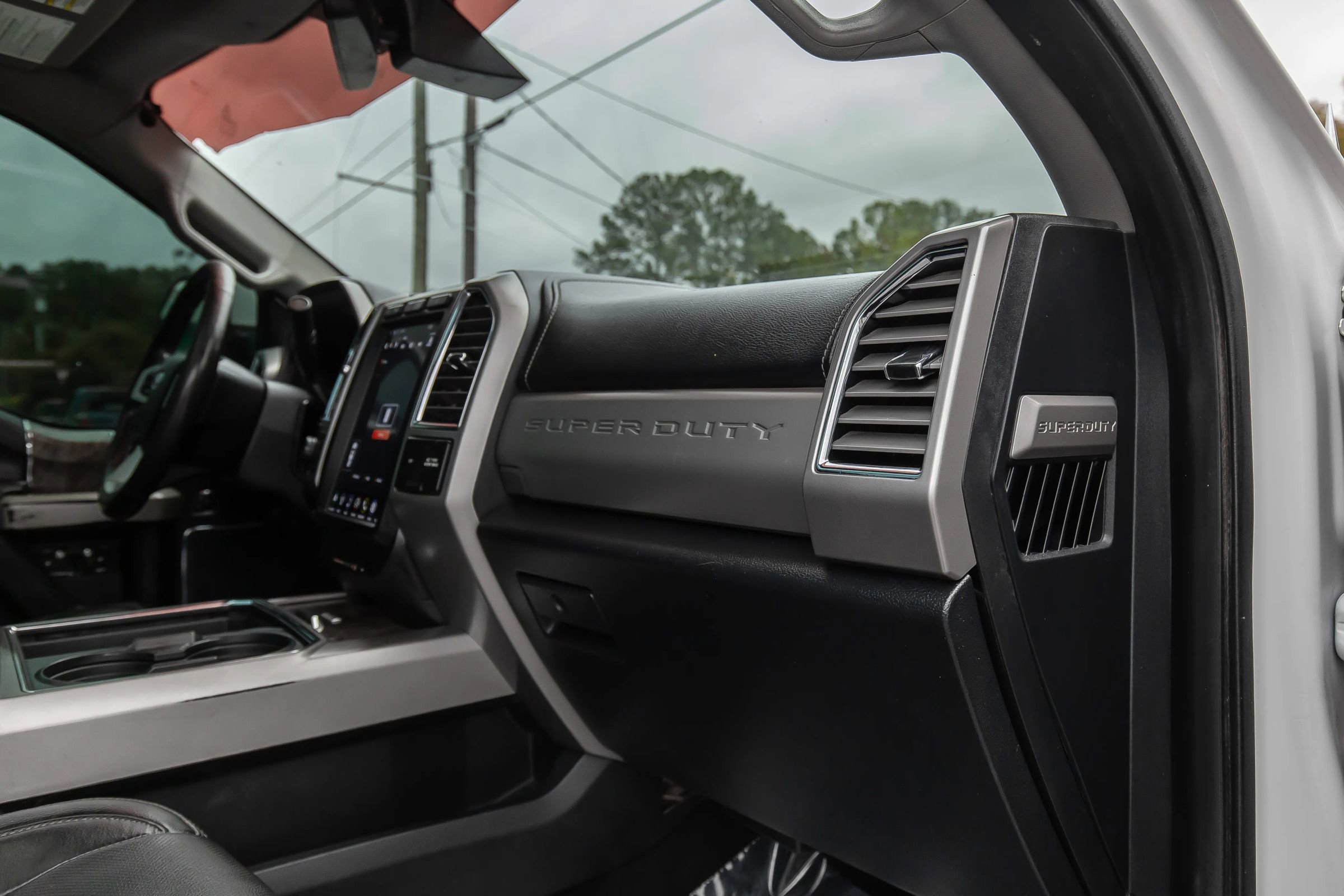 Used 2017 Ford F250 Lariat w/ Lariat Ultimate Package image 28