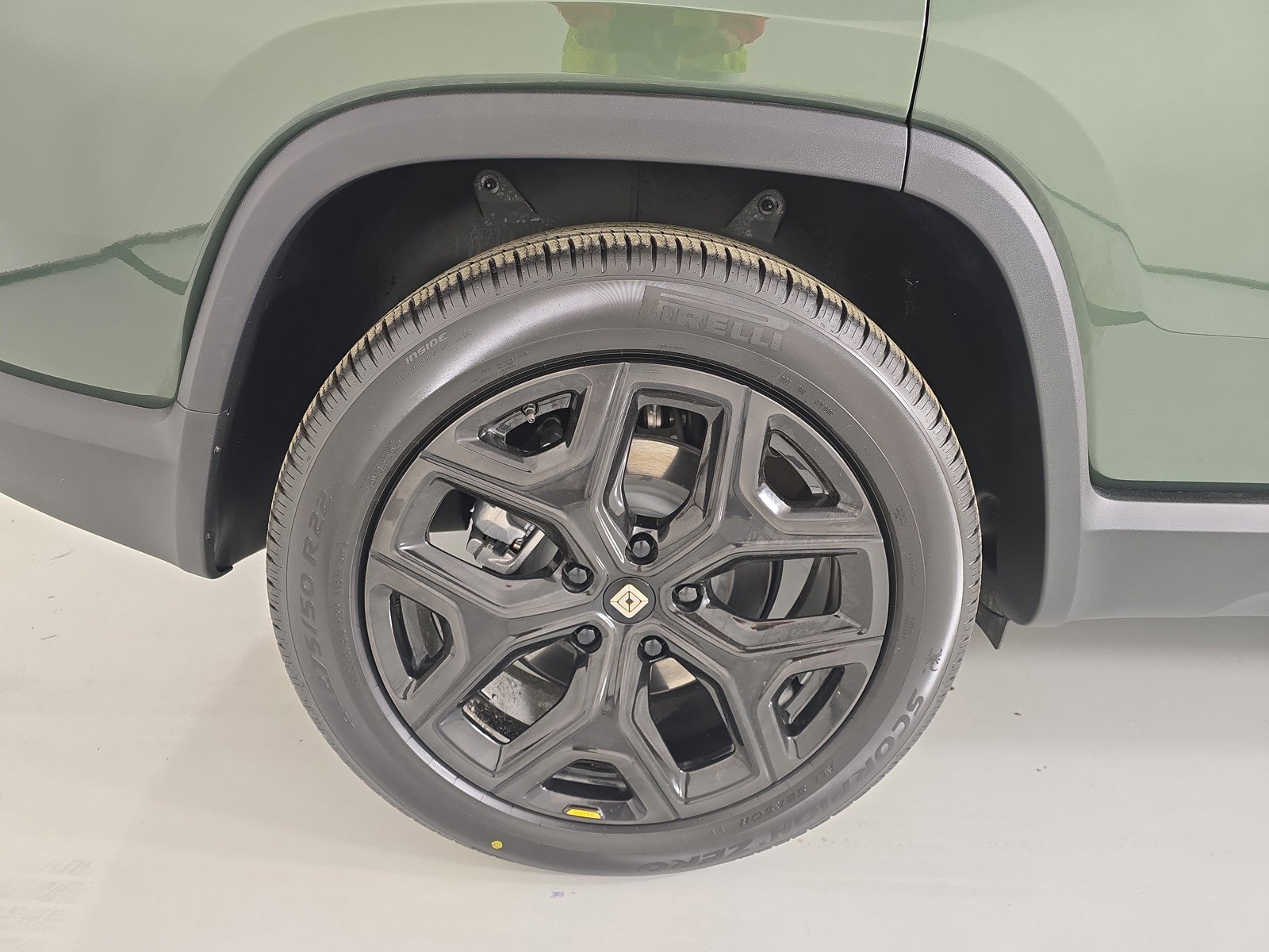 Used 2024 Rivian R1S Adventure image 12