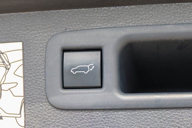 Used 2021 Toyota Highlander Limited image 10