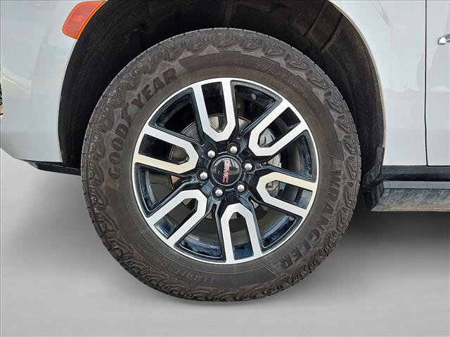 Used 2024 GMC Yukon XL AT4 w/ Technology Package image 29
