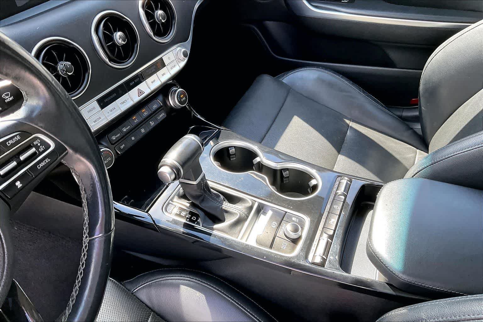 Used 2018 Kia Stinger Premium RWD image 16