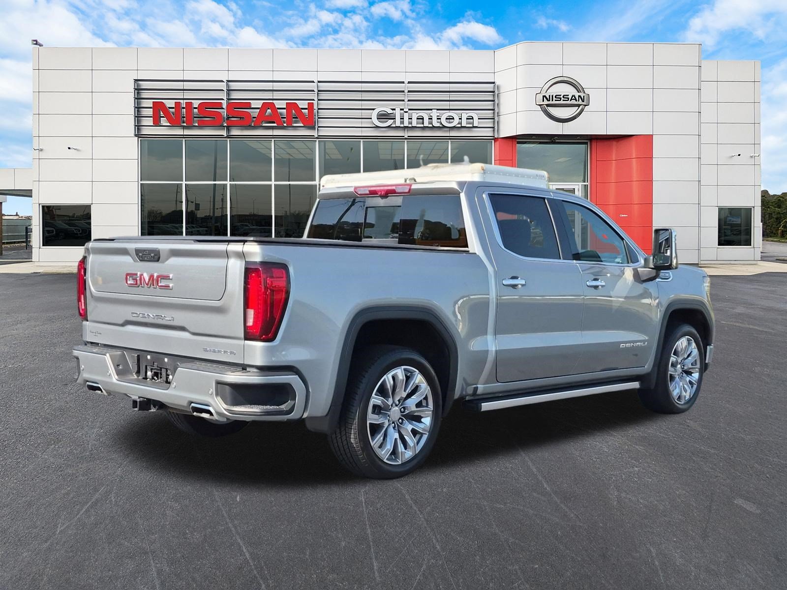 Used 2026 GMC Sierra 1500 Denali w/ Denali Reserve Package AWD/4WD image 3