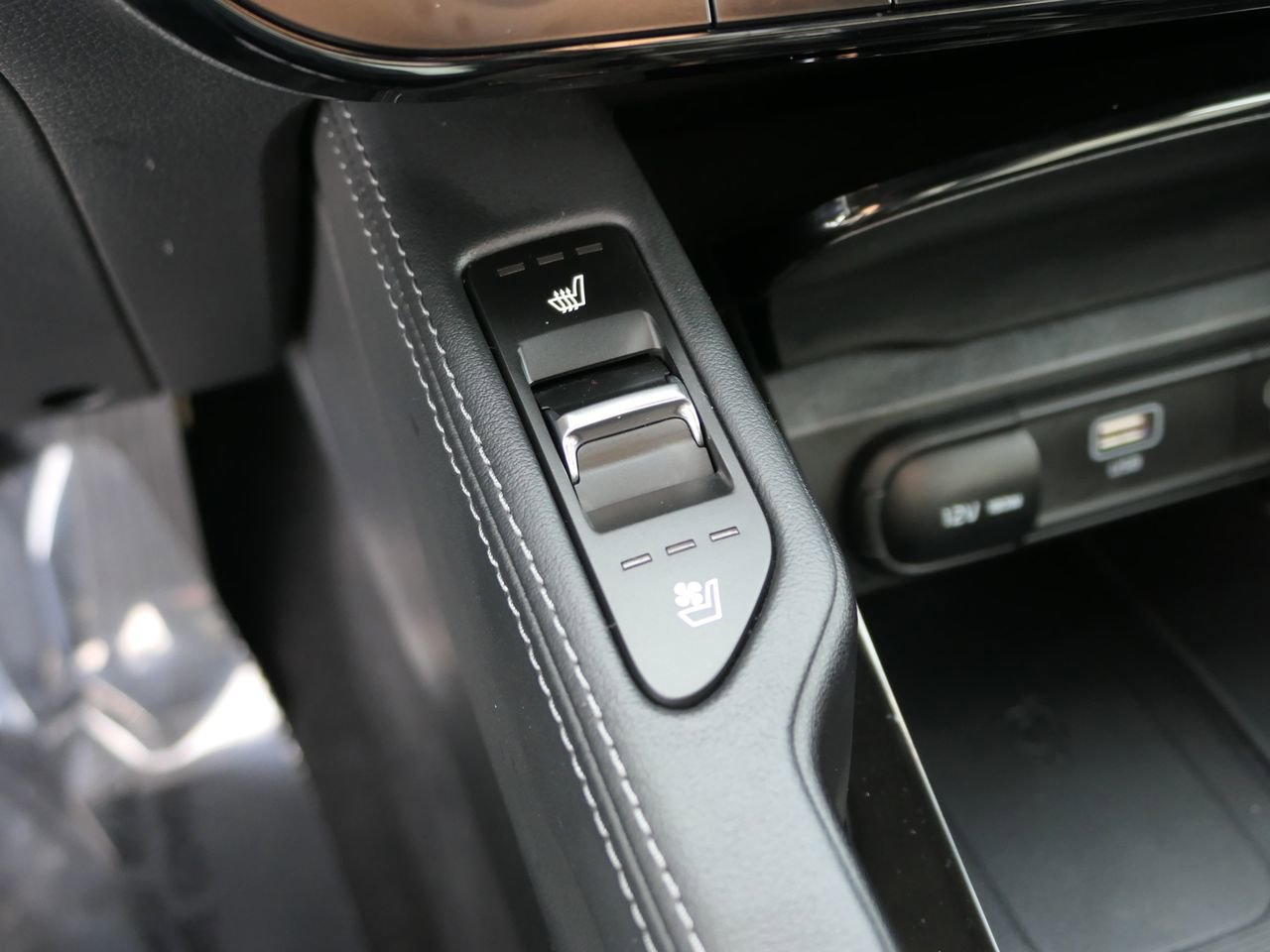 Used 2025 Kia Telluride AWD image 25