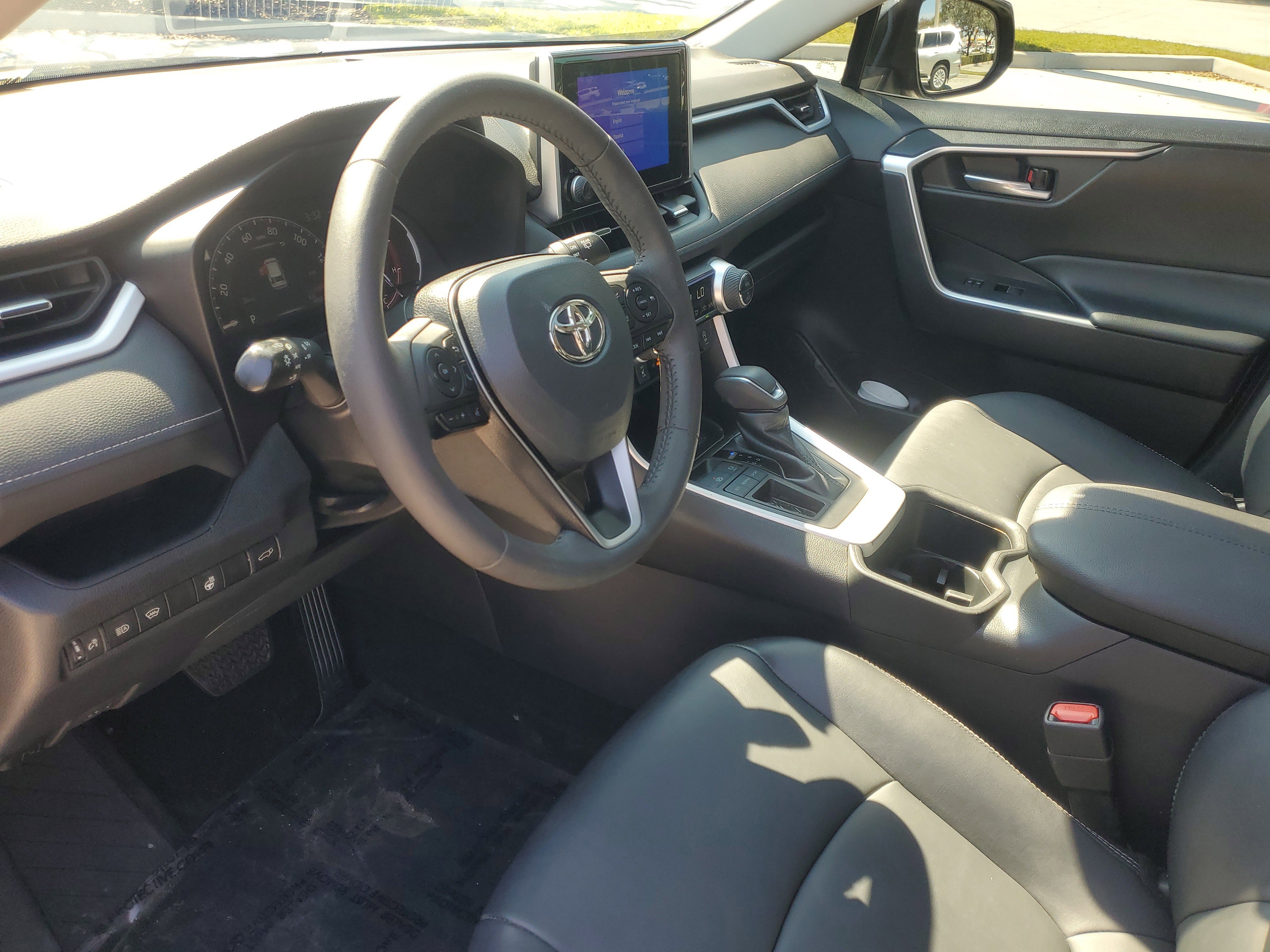 Used 2023 Toyota RAV4 XLE Premium image 20