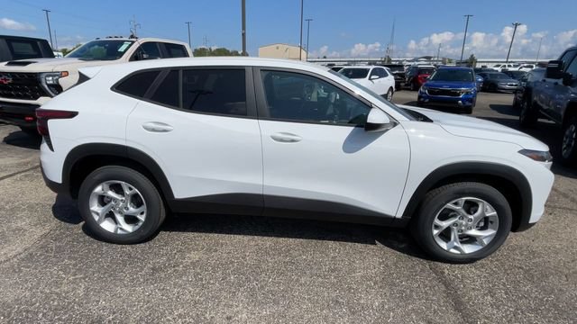 New 2026 Chevrolet Trax LS w/ LS Convenience Package FWD image 3