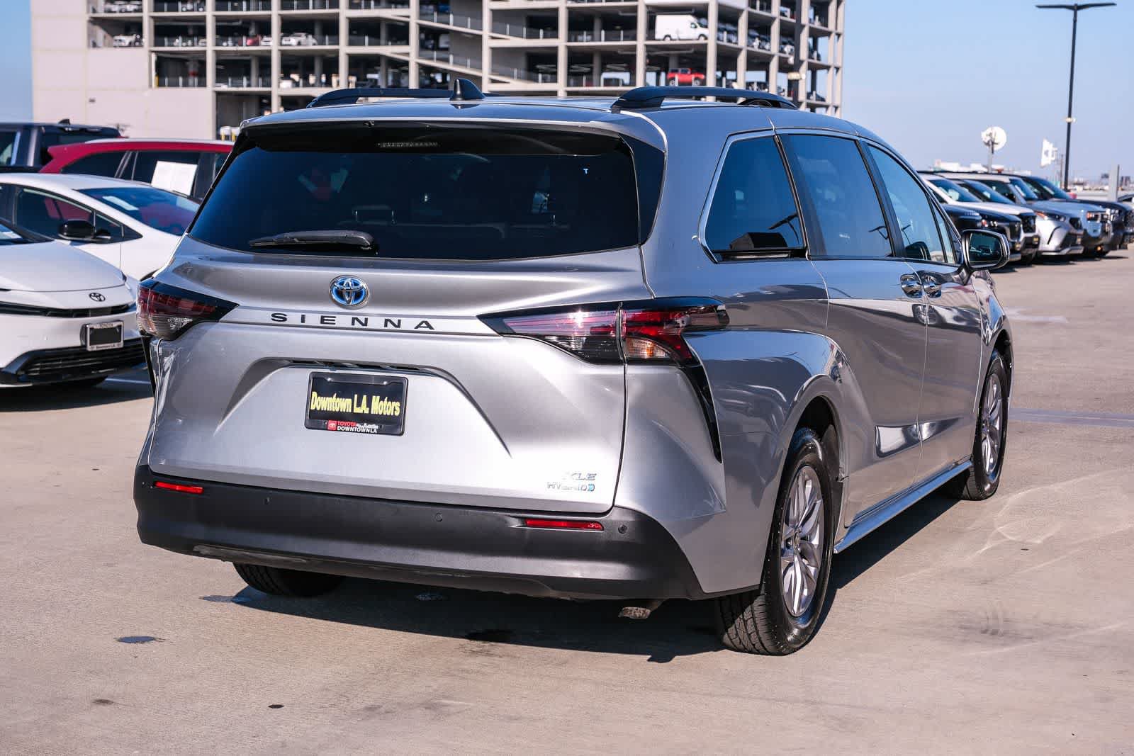 Certified 2024 Toyota Sienna XLE FWD image 4
