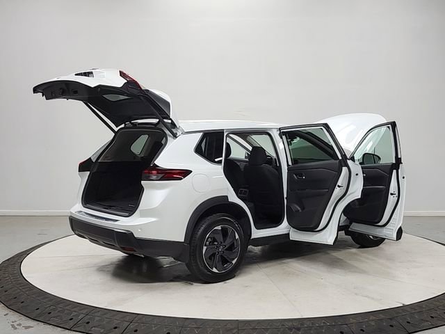 Used 2025 Nissan Rogue SV FWD image 15