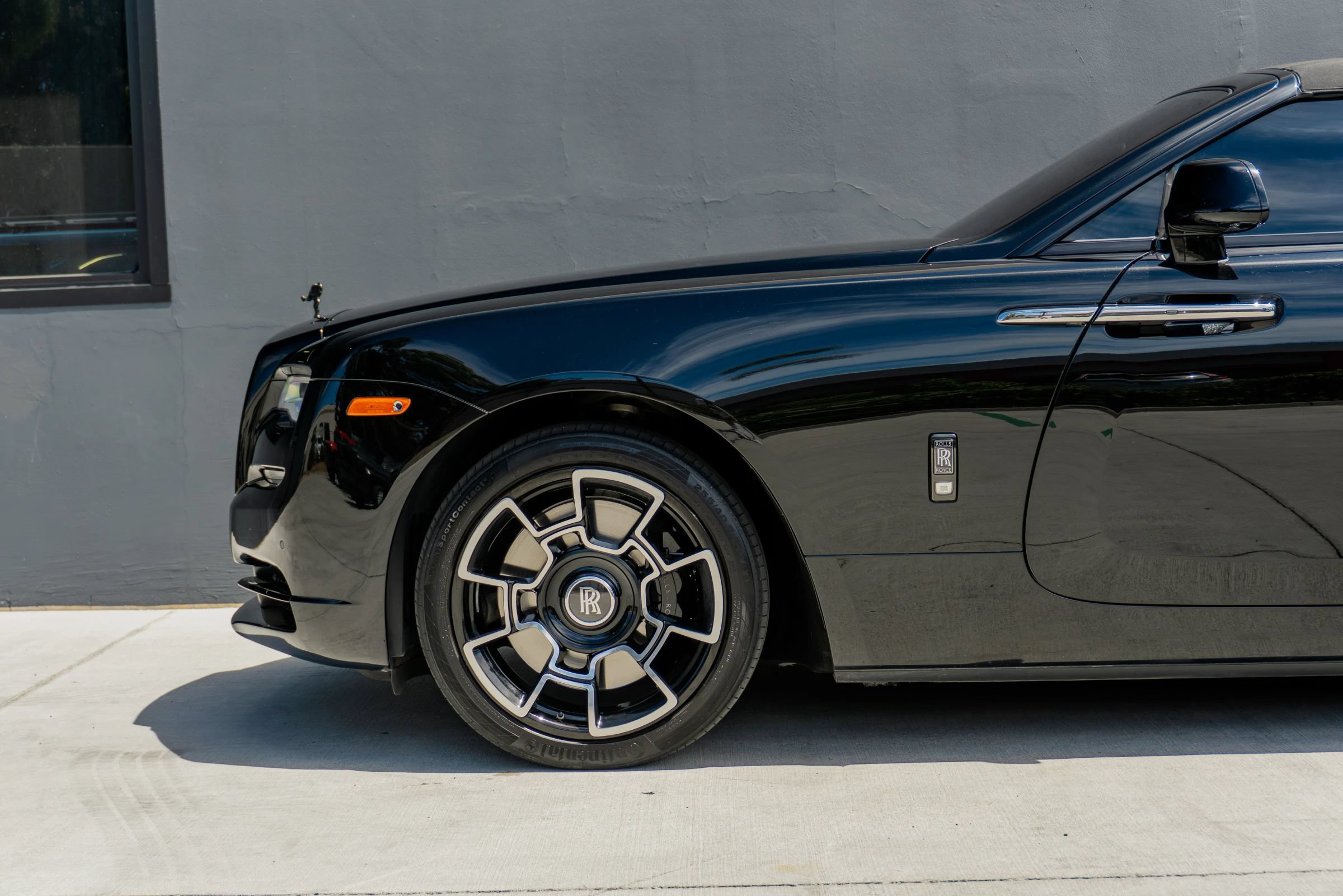Used 2018 Rolls-Royce Dawn RWD image 18