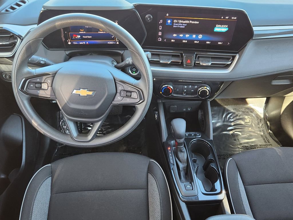 Used 2025 Chevrolet TrailBlazer LT image 3