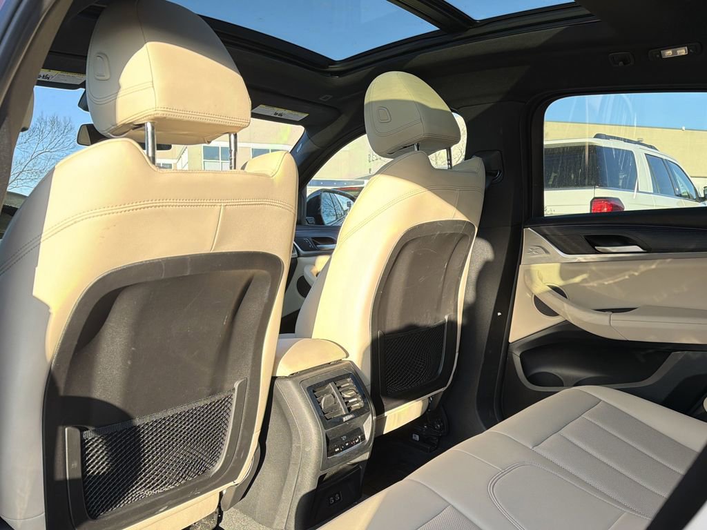 Used 2025 BMW X4 xDrive30i w/ Premium Package image 12
