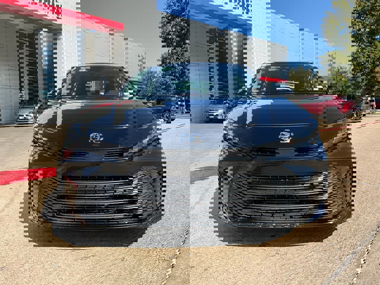 Used 2025 Toyota Camry LE image 4