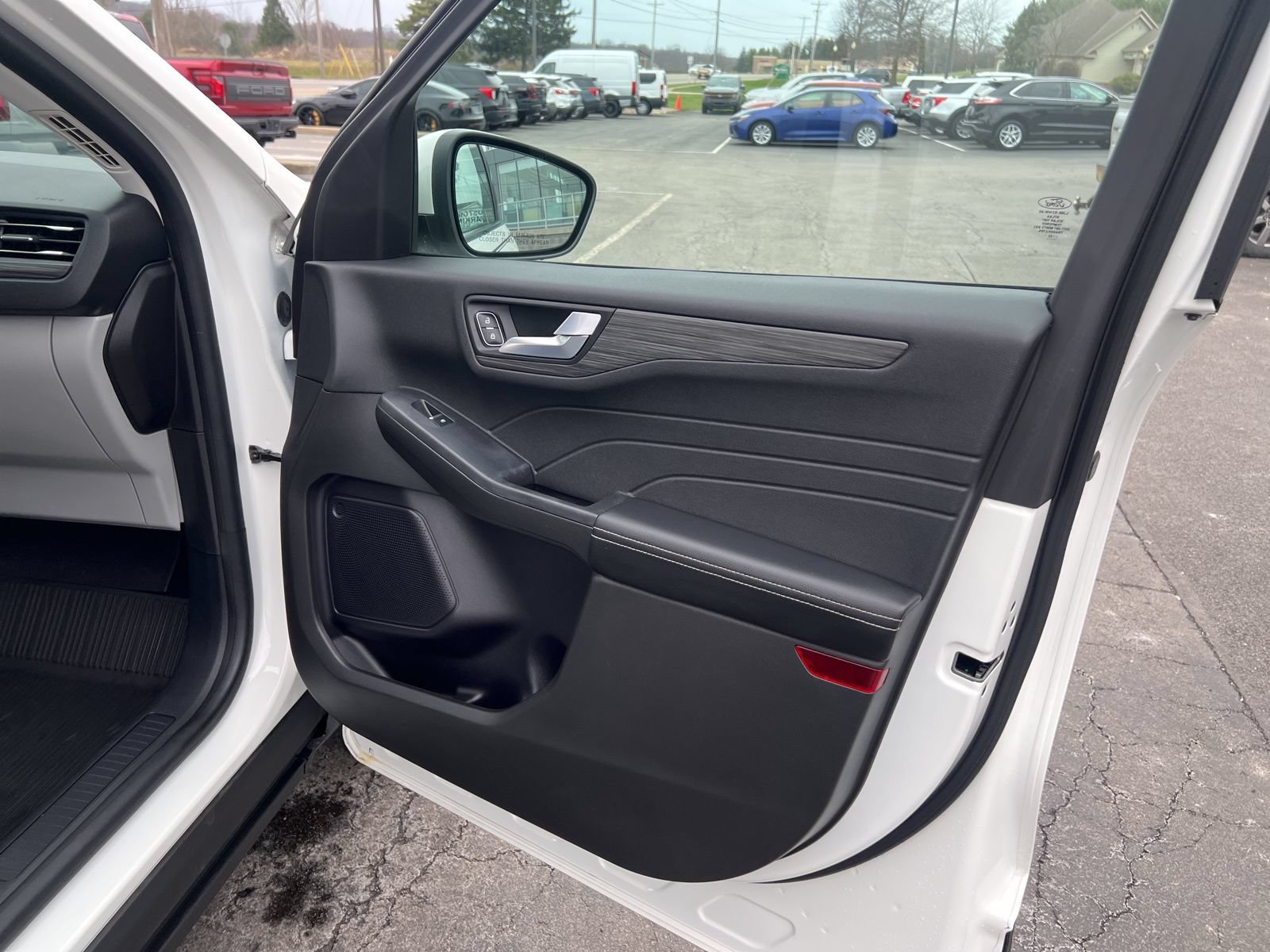 Used 2023 Ford Escape Platinum AWD/4WD image 33