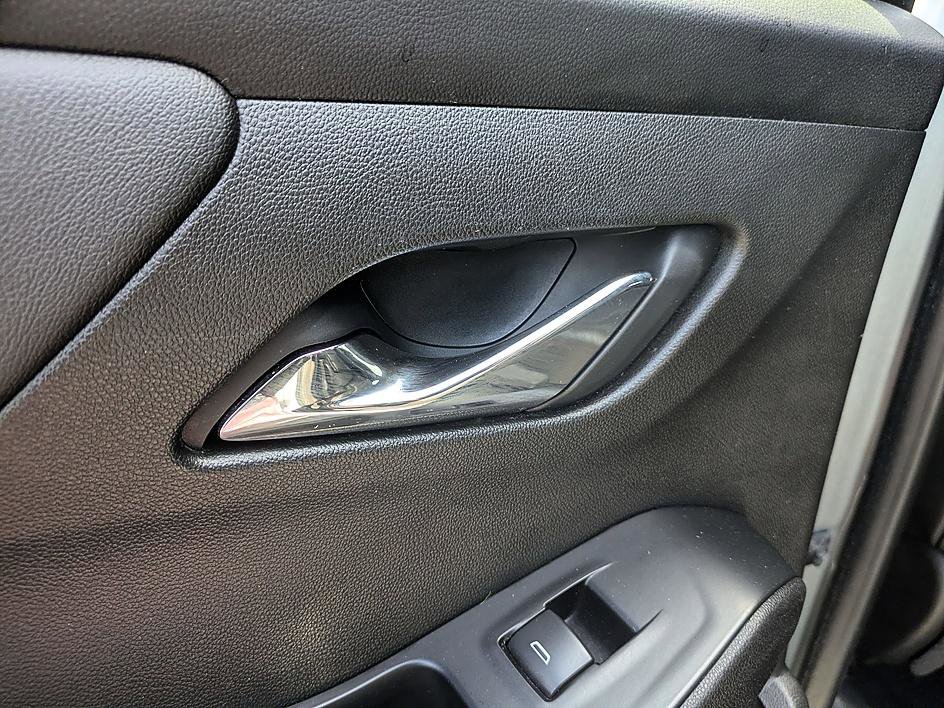 Used 2023 Chevrolet Traverse RS image 27