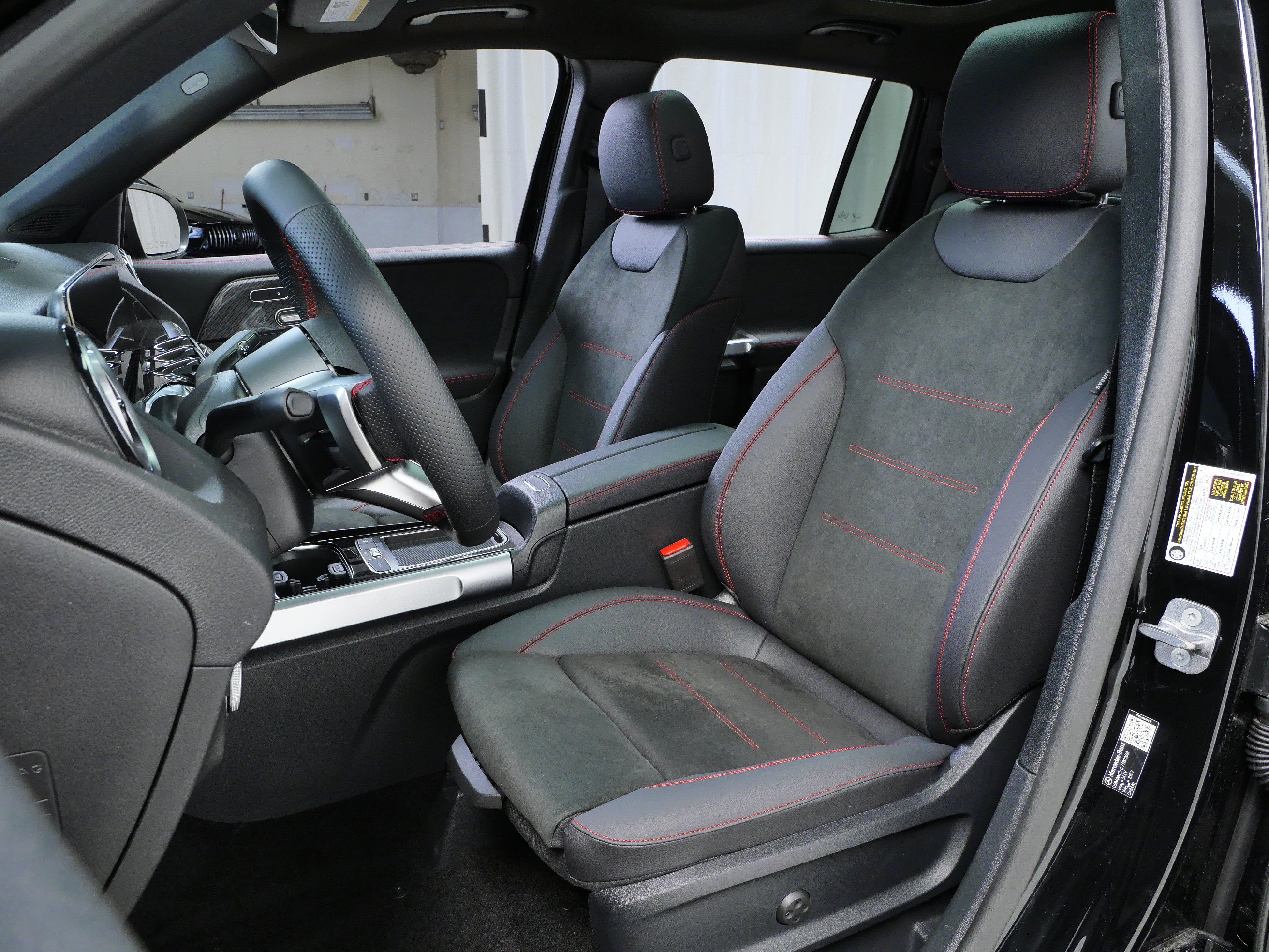 New 2026 Mercedes-Benz GLB 250 4MATIC image 2