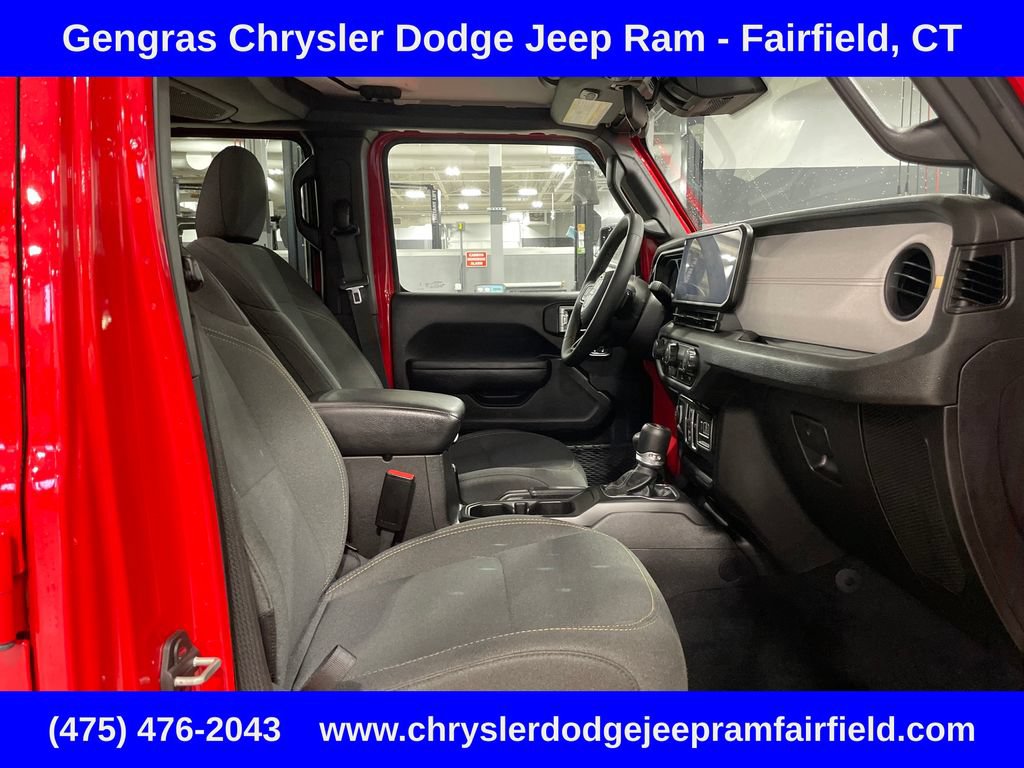 Used 2024 Jeep Wrangler Unlimited w/ Convenience Group AWD/4WD image 12