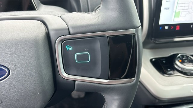 Used 2025 Ford Expedition Active image 17