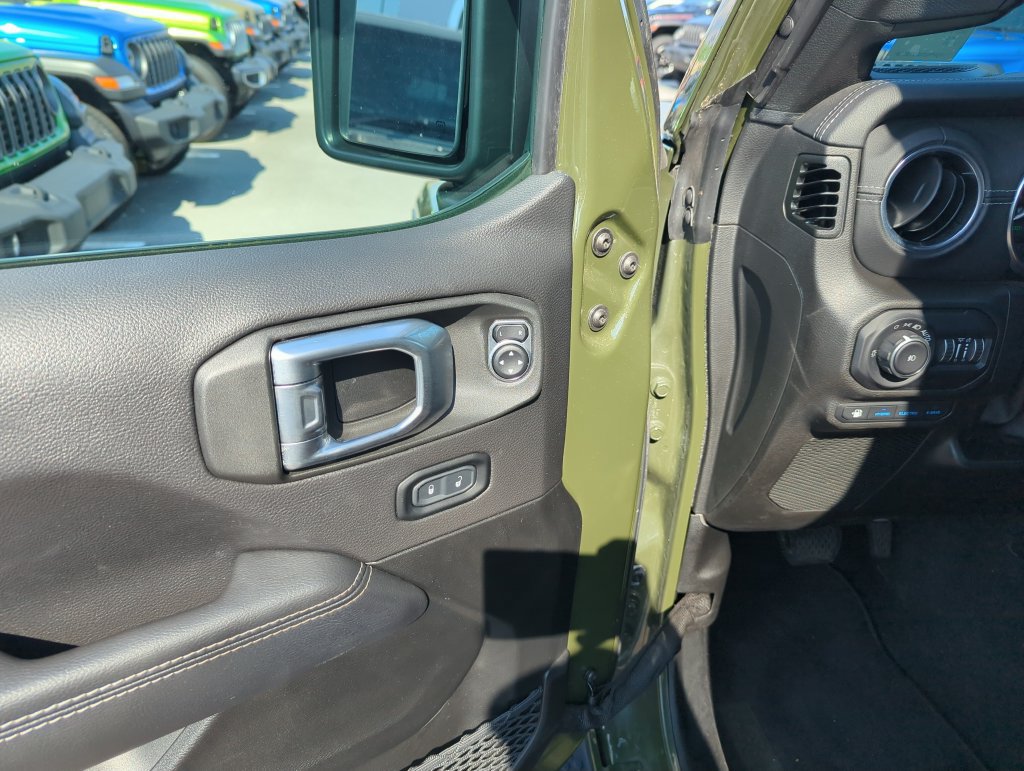 Used 2022 Jeep Wrangler Unlimited Sahara AWD/4WD image 18